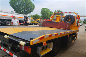 巴中附近拖车电话号码服务