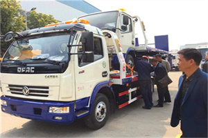 巴中汽车道路救援拖车价格